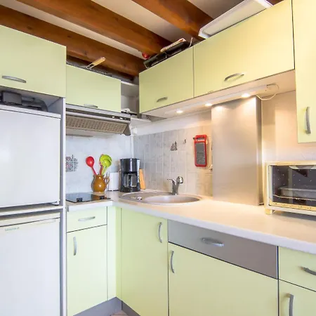 Апартаменты Les Sables D'or-8 By Interhome Ле-Гро-дю-Руа